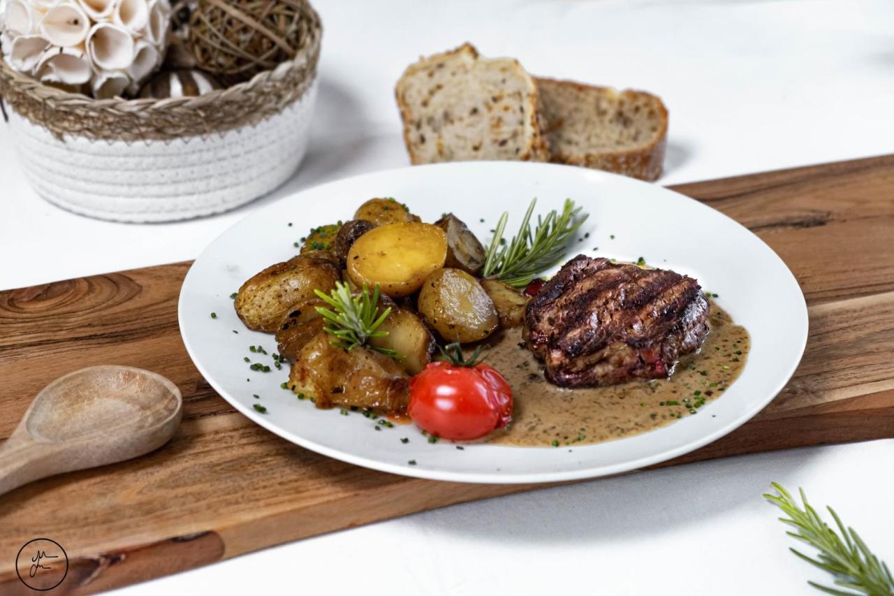 Logis Hotel Et Restaurant La Bastide Cabezac 바이즈미너부아 외부 사진