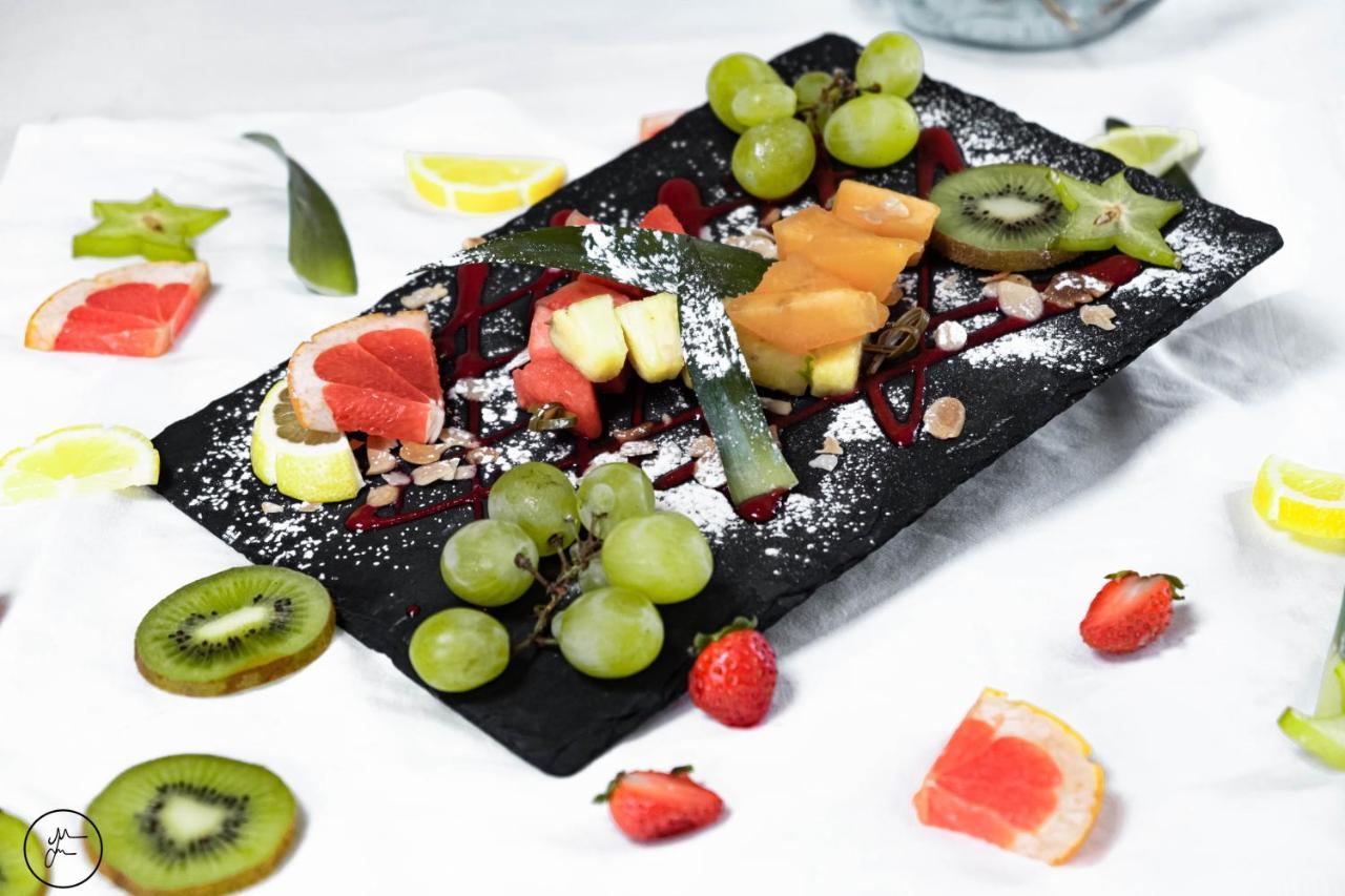 Logis Hotel Et Restaurant La Bastide Cabezac 바이즈미너부아 외부 사진