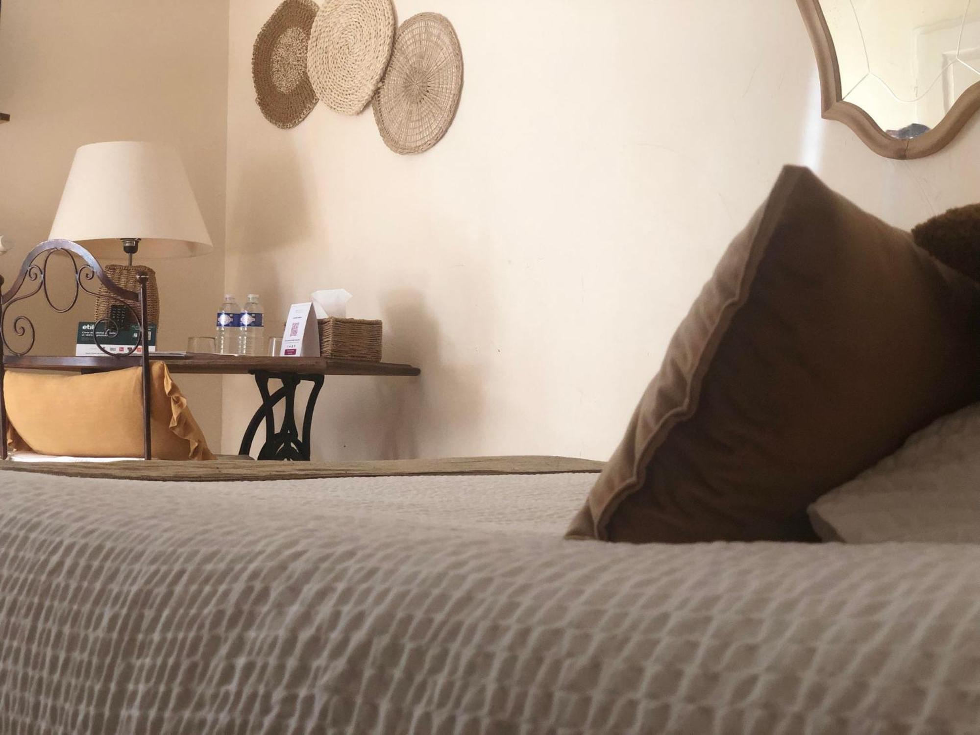 Logis Hotel Et Restaurant La Bastide Cabezac 바이즈미너부아 외부 사진